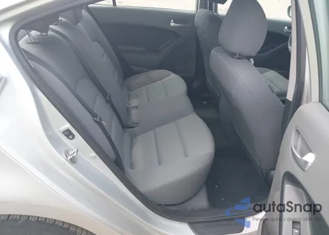 2018 Kia Forte Lx z USA, uszkodzony, nr VIN 3KPFK4A77JE227802